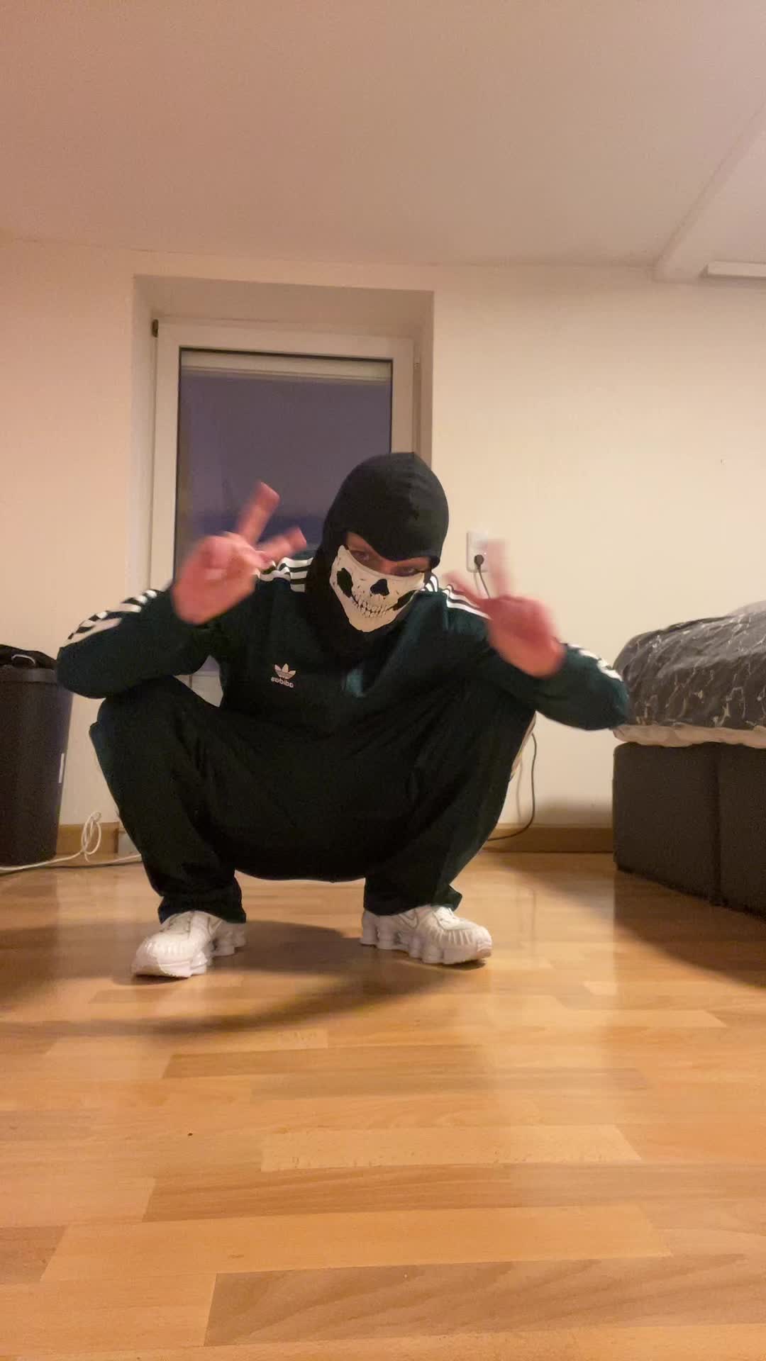 @…