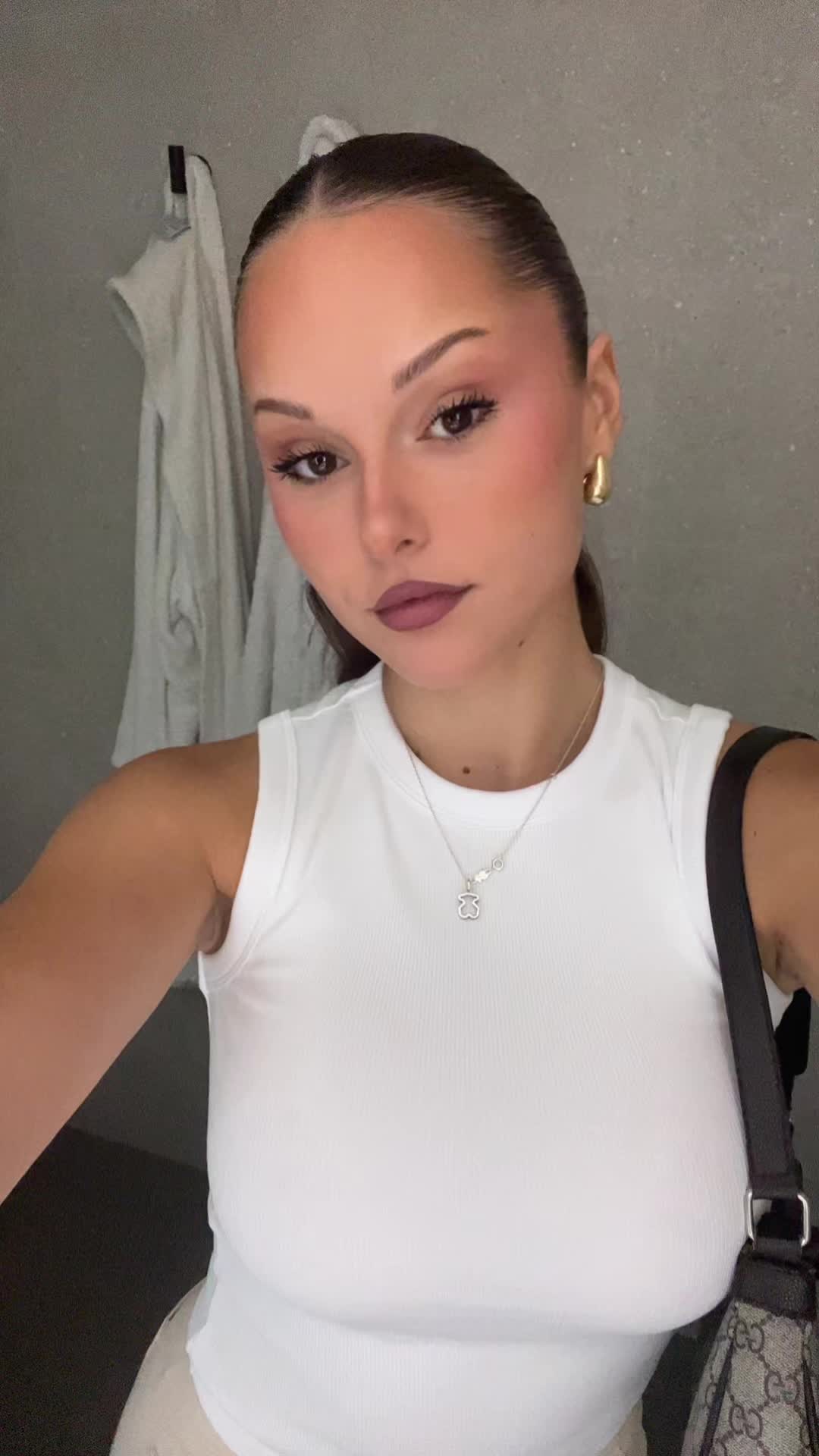 @laramoreenno