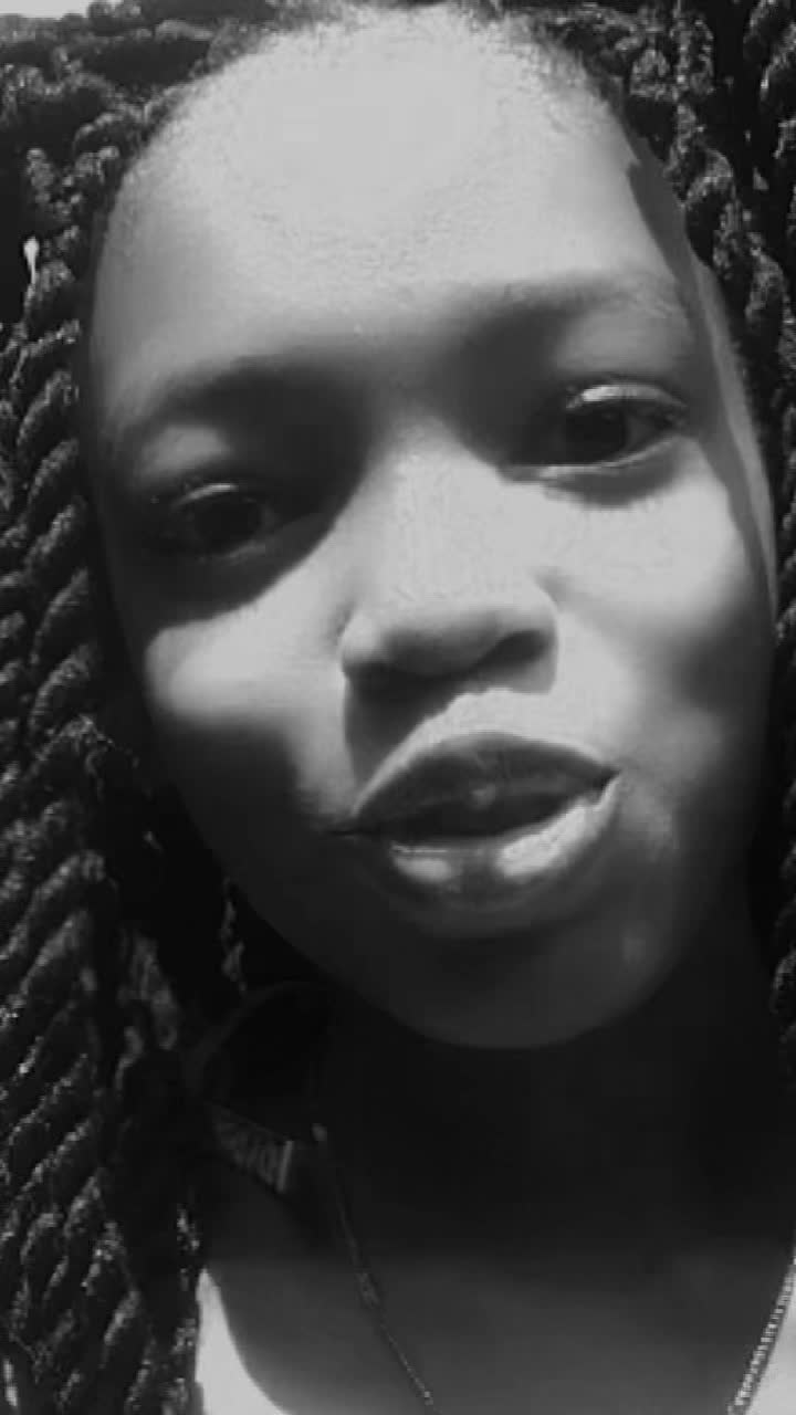 @Vivi_hervira@
