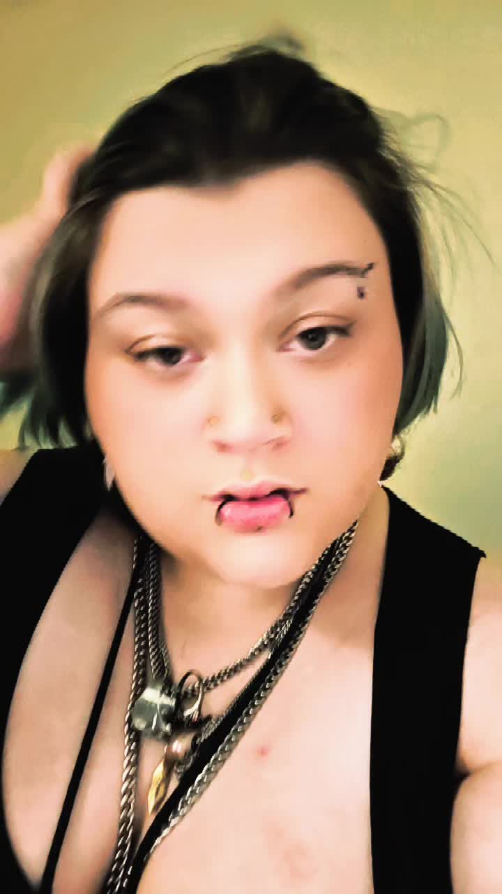 @damages_wifey