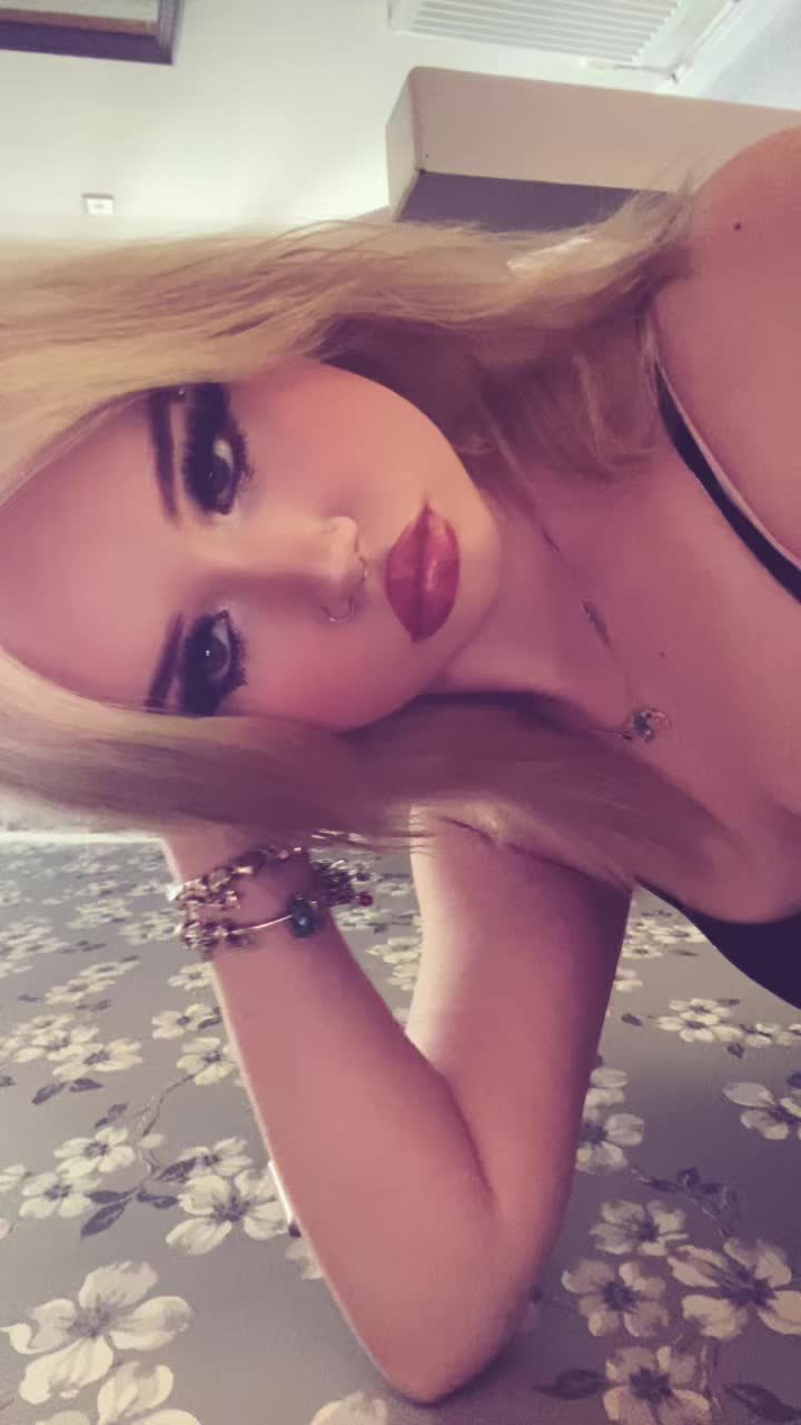 @𝐄 𖣂.