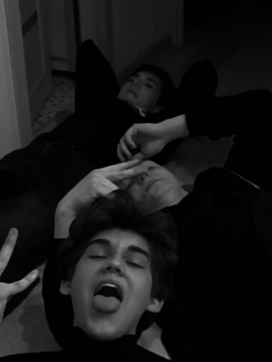@Олицетворение мёртвого🖤🩶🤍