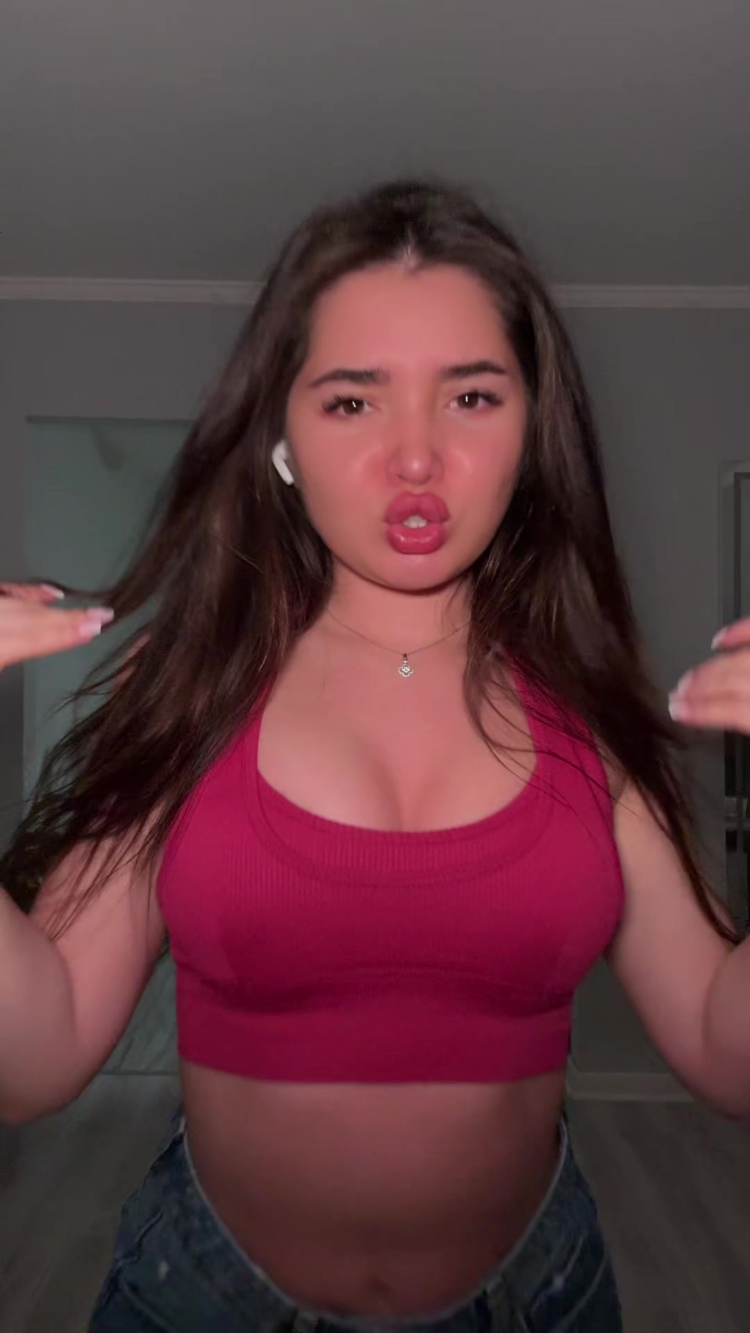 @alishashakirova