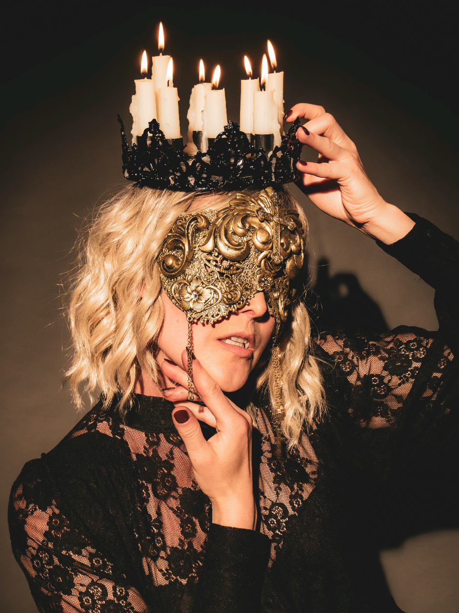 @LadyThorn_LadyLounge