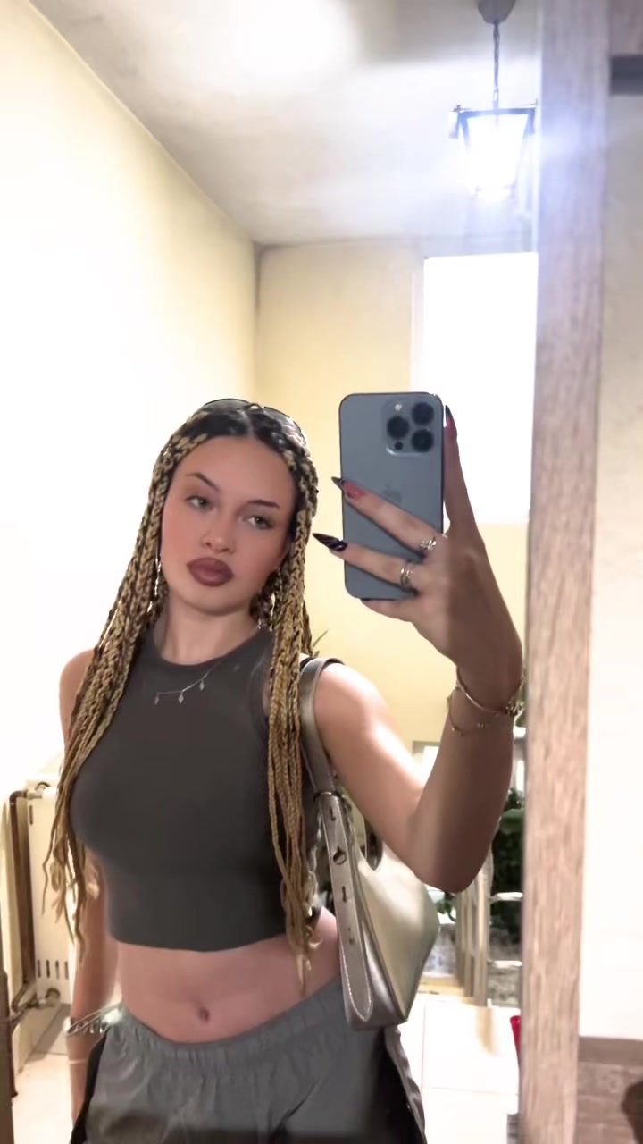 @👸🏽
