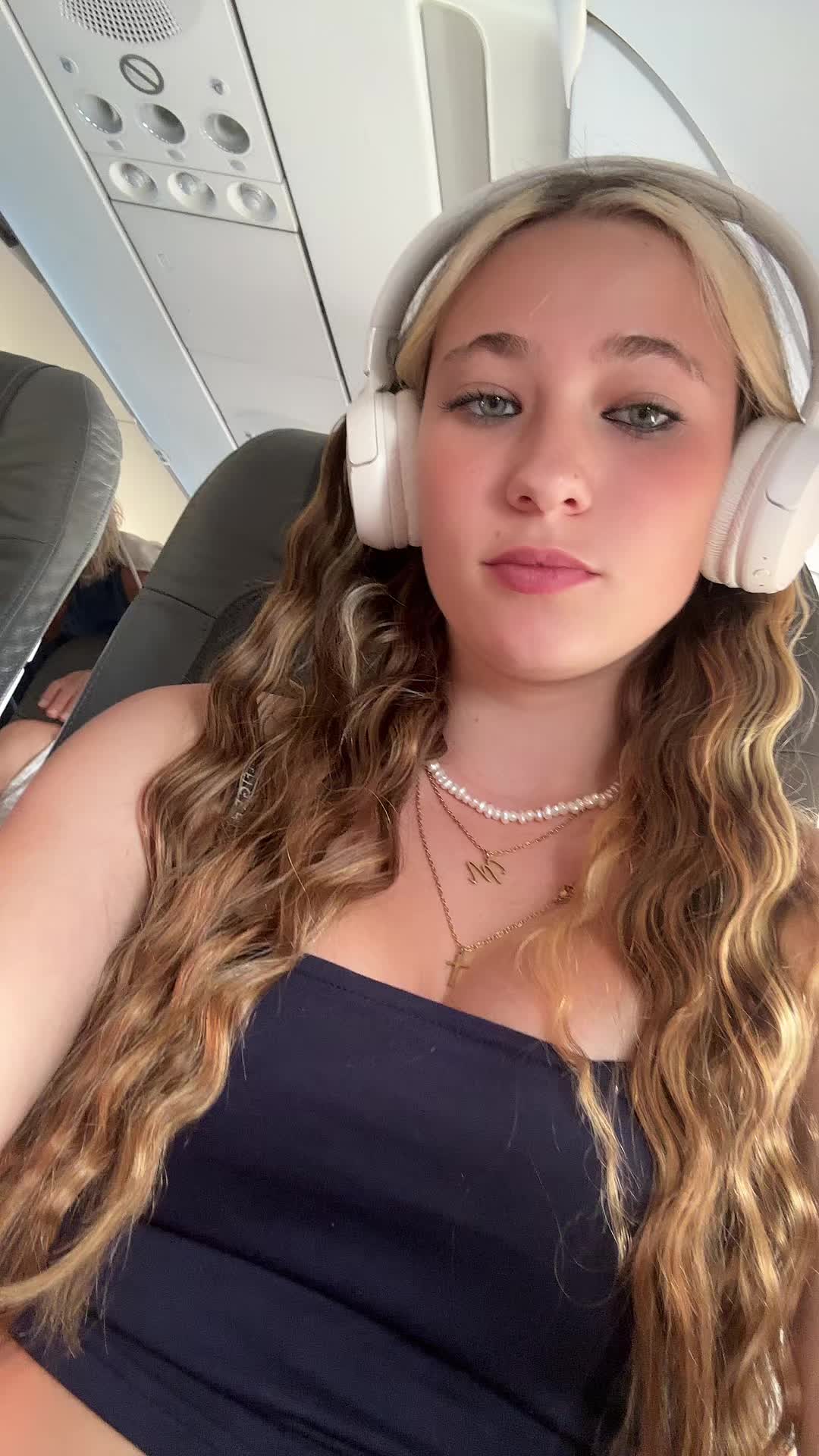 @ℳ𝑜𝓃𝒶 🦖