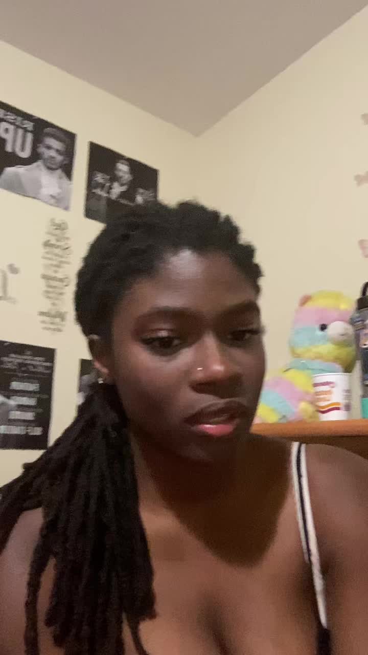 @laroyana