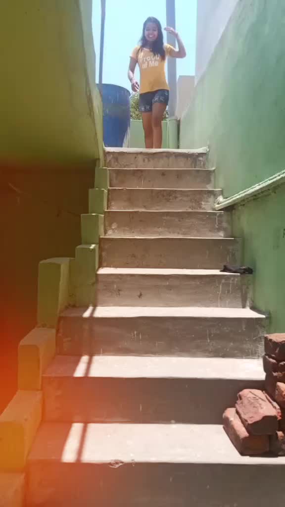 @nishuu_