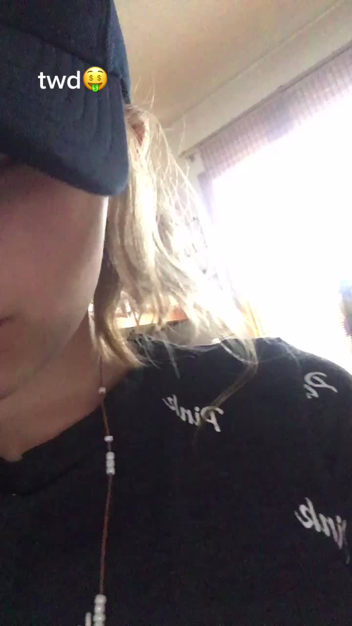 @leahs hot <3