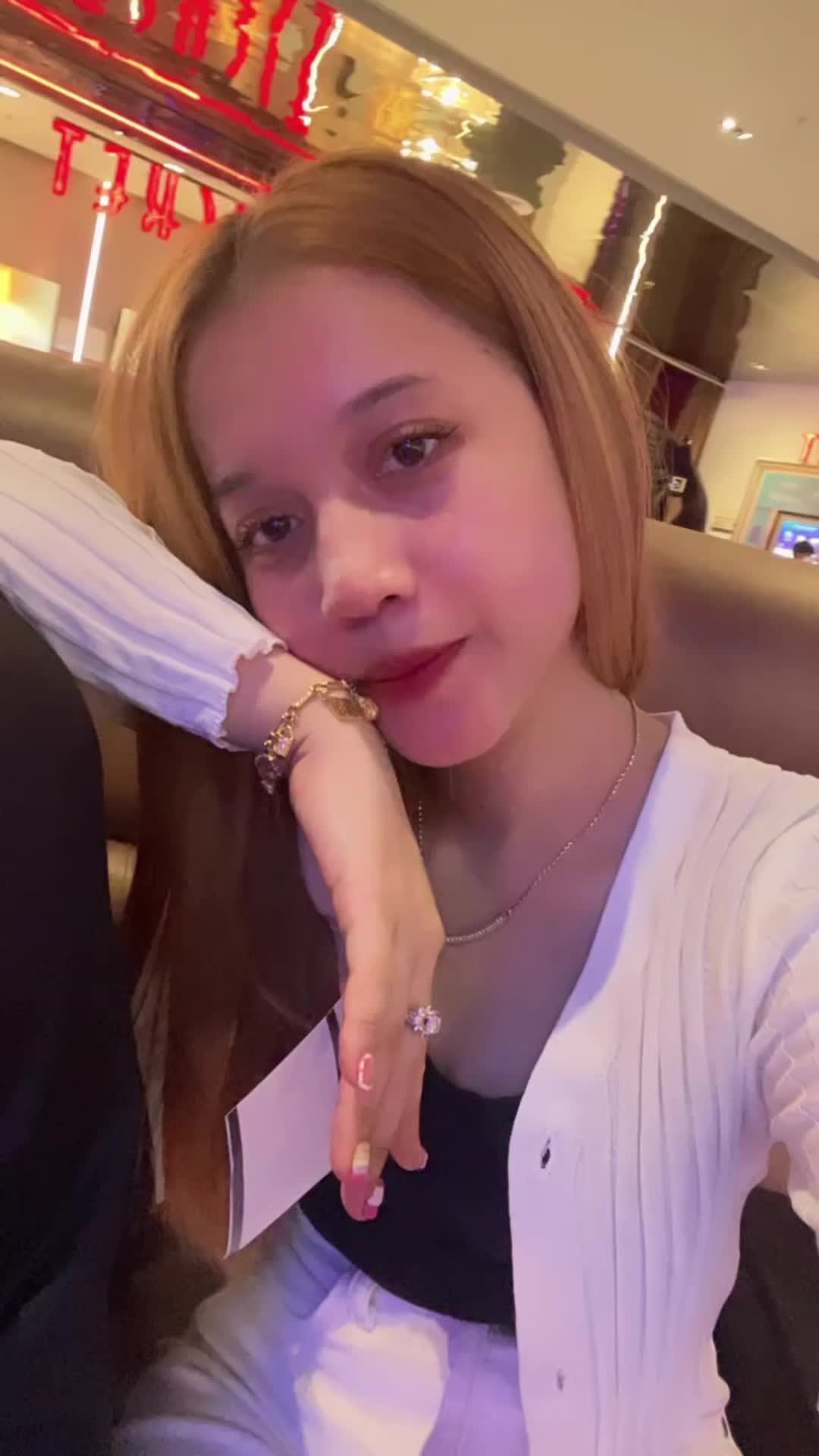 @Bee🤍