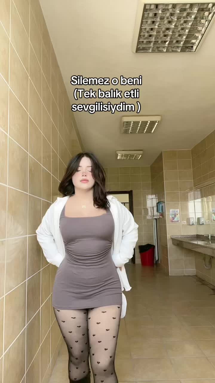 @melekwhhoo