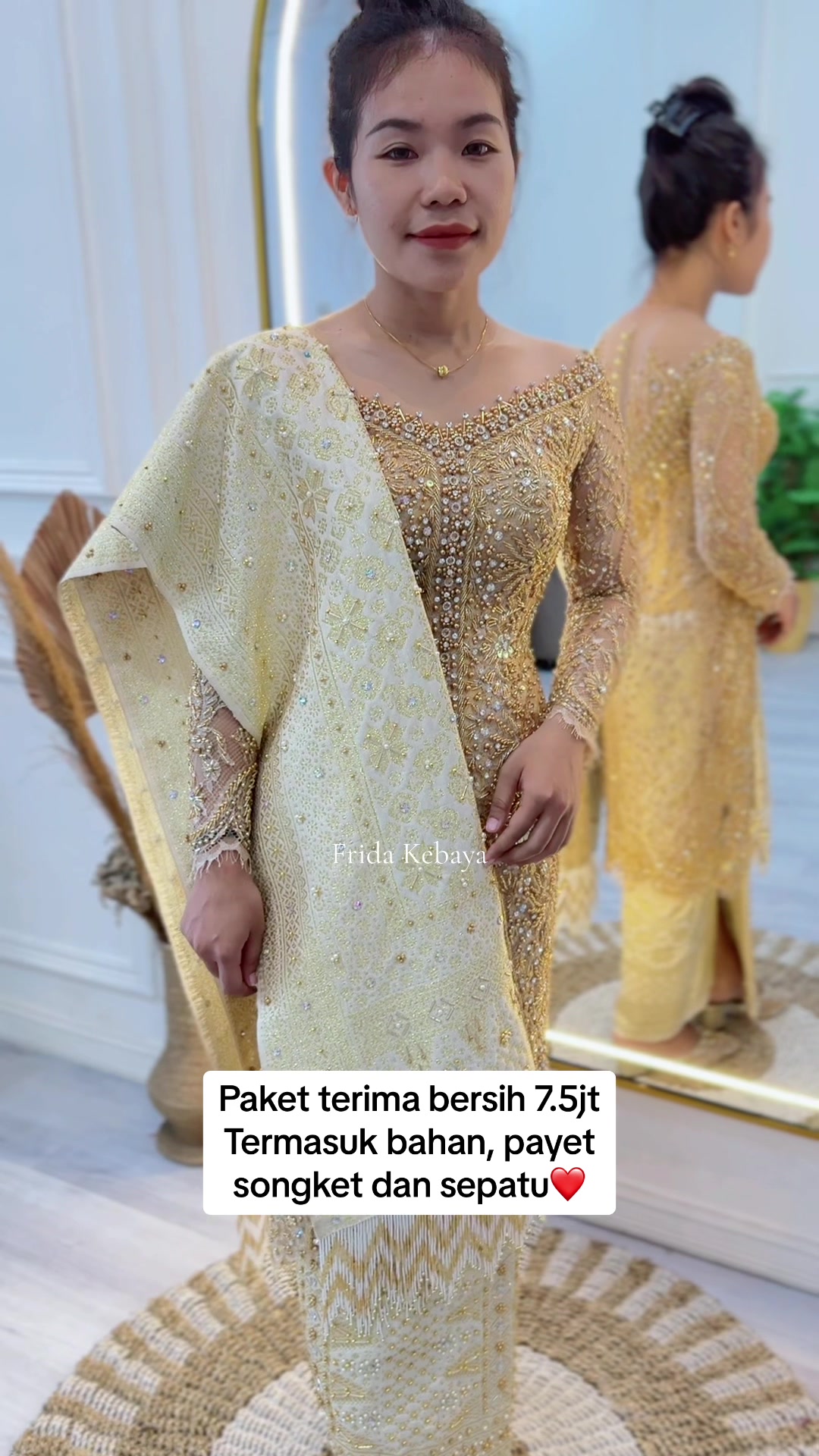 @Frida_Kebaya
