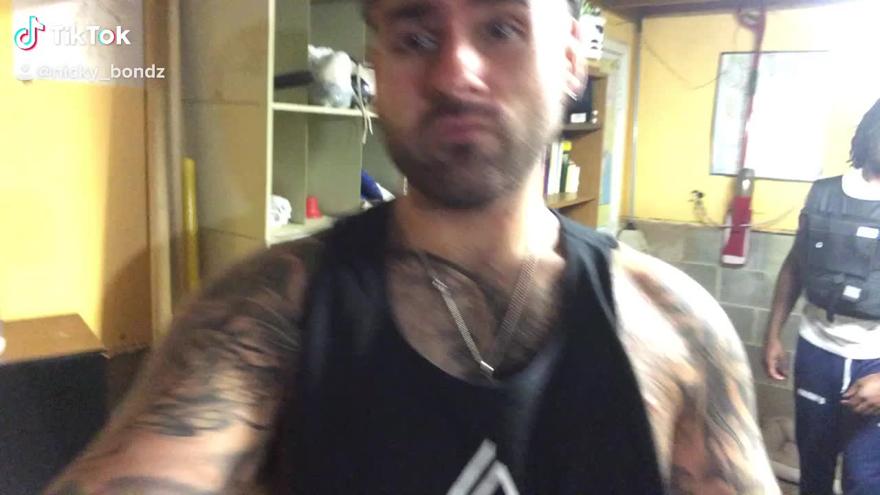 @nicky_bondz