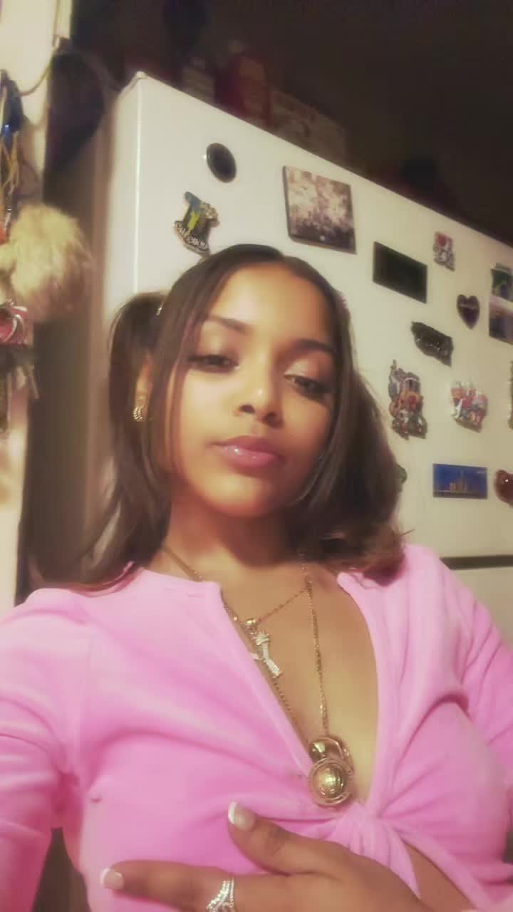 @Yazmariee 😗