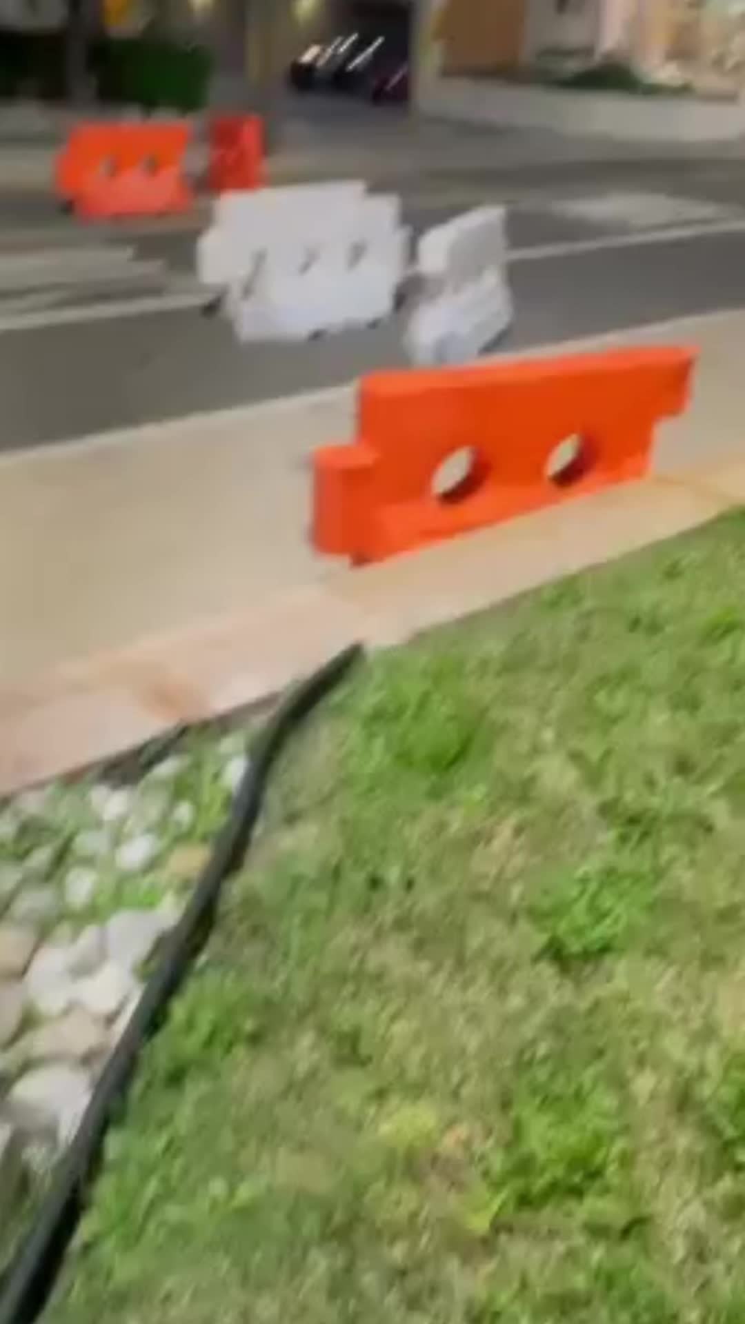 @Loo