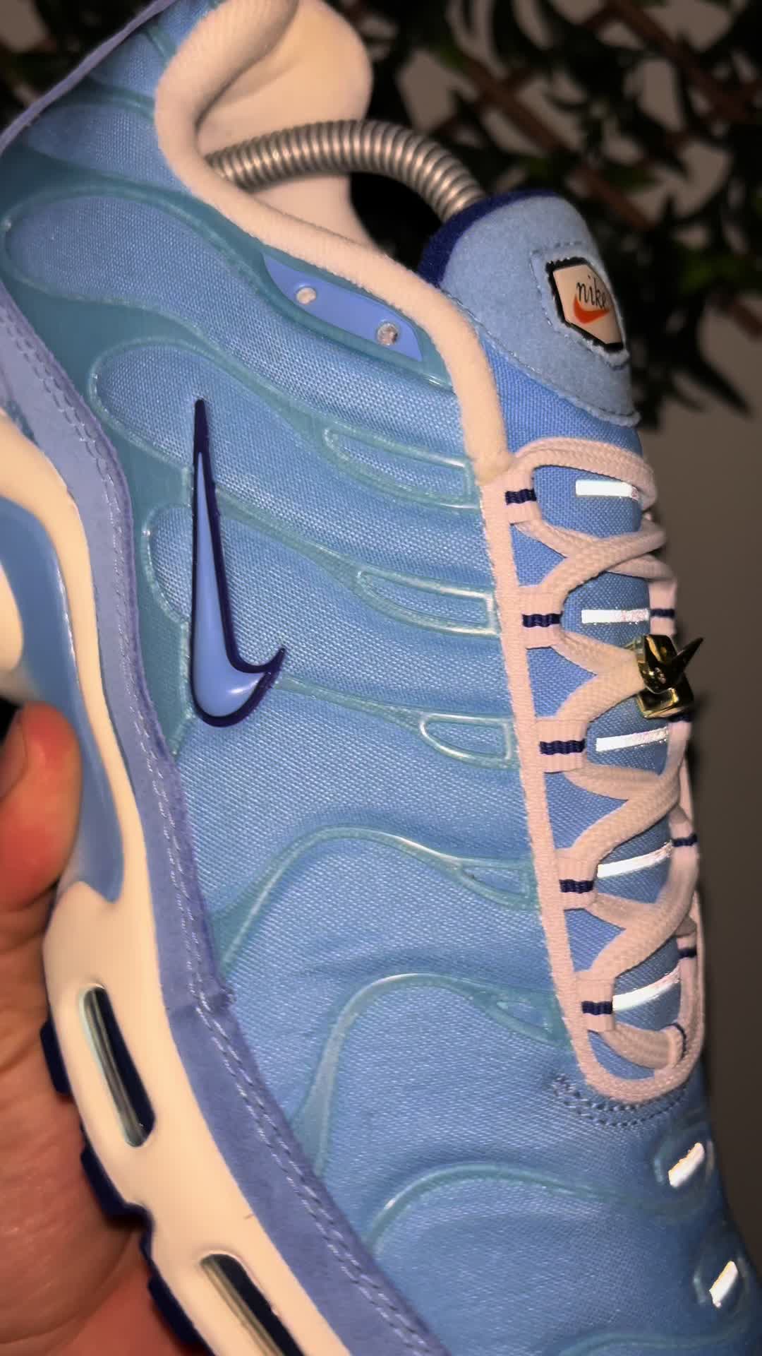@Hillys.Kicks
