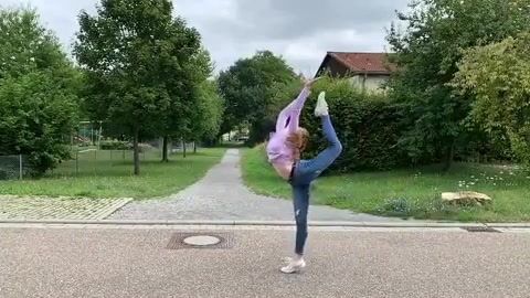 @🤸🏻♂️
