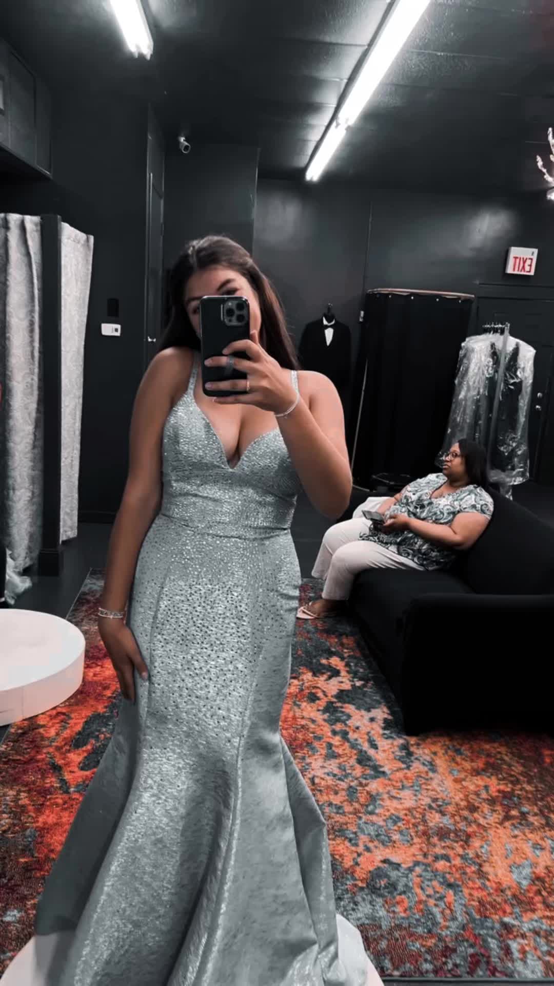 @27 Dresses Designer & Consign