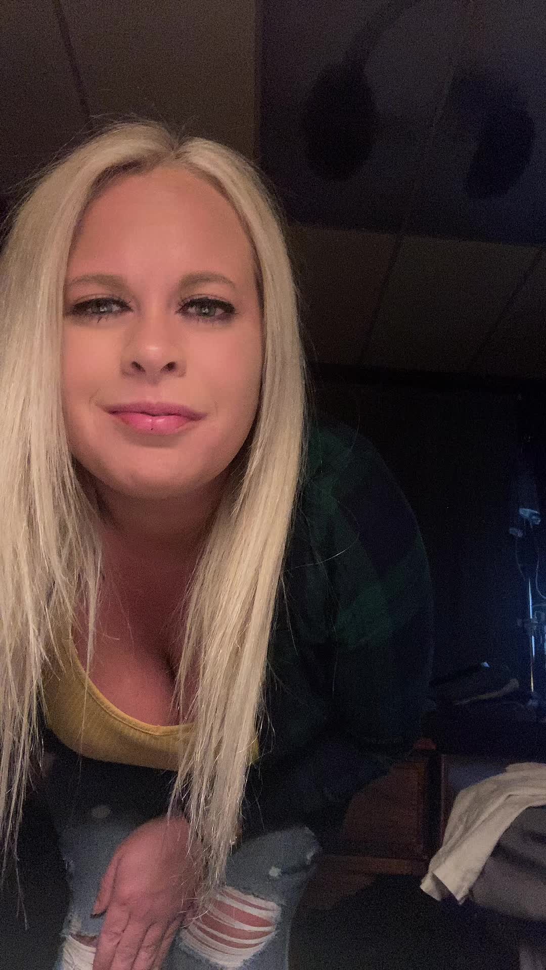 @APril Renee