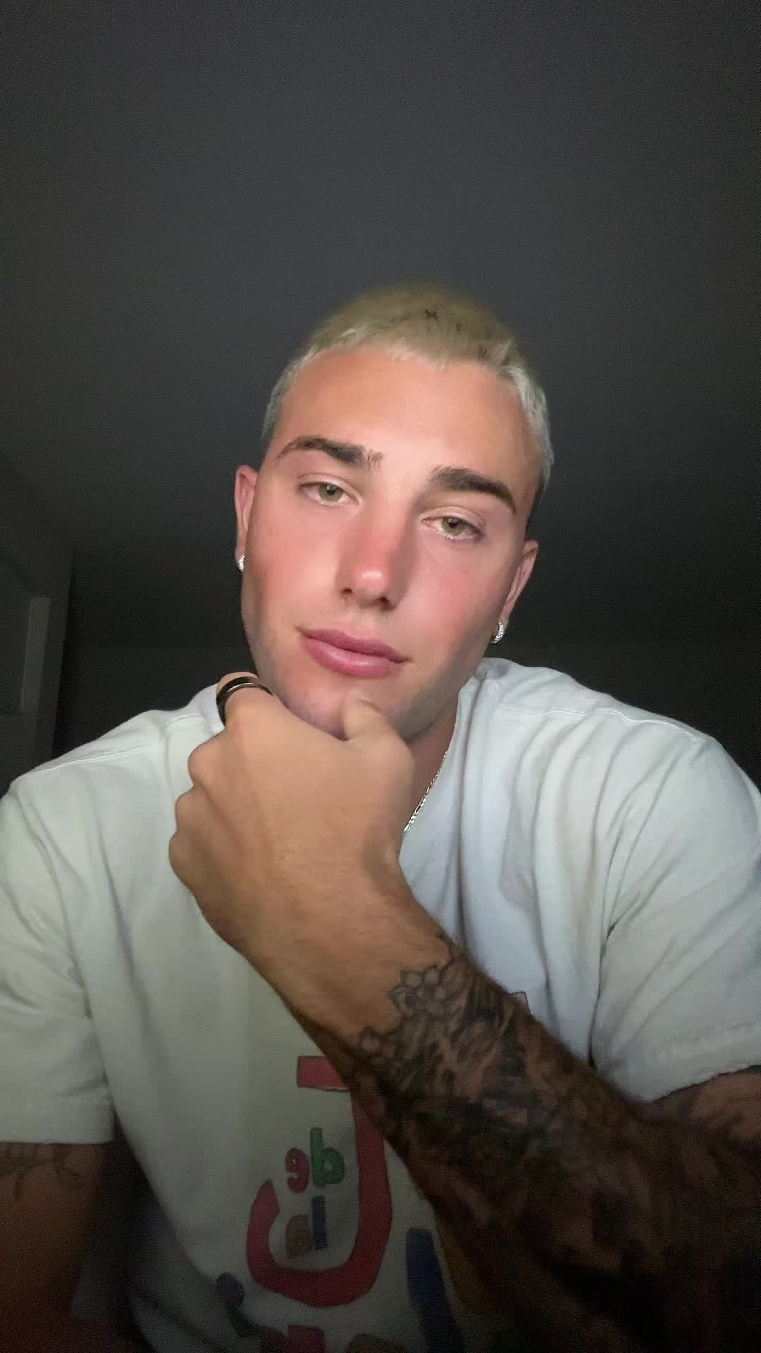 @🧝🏼