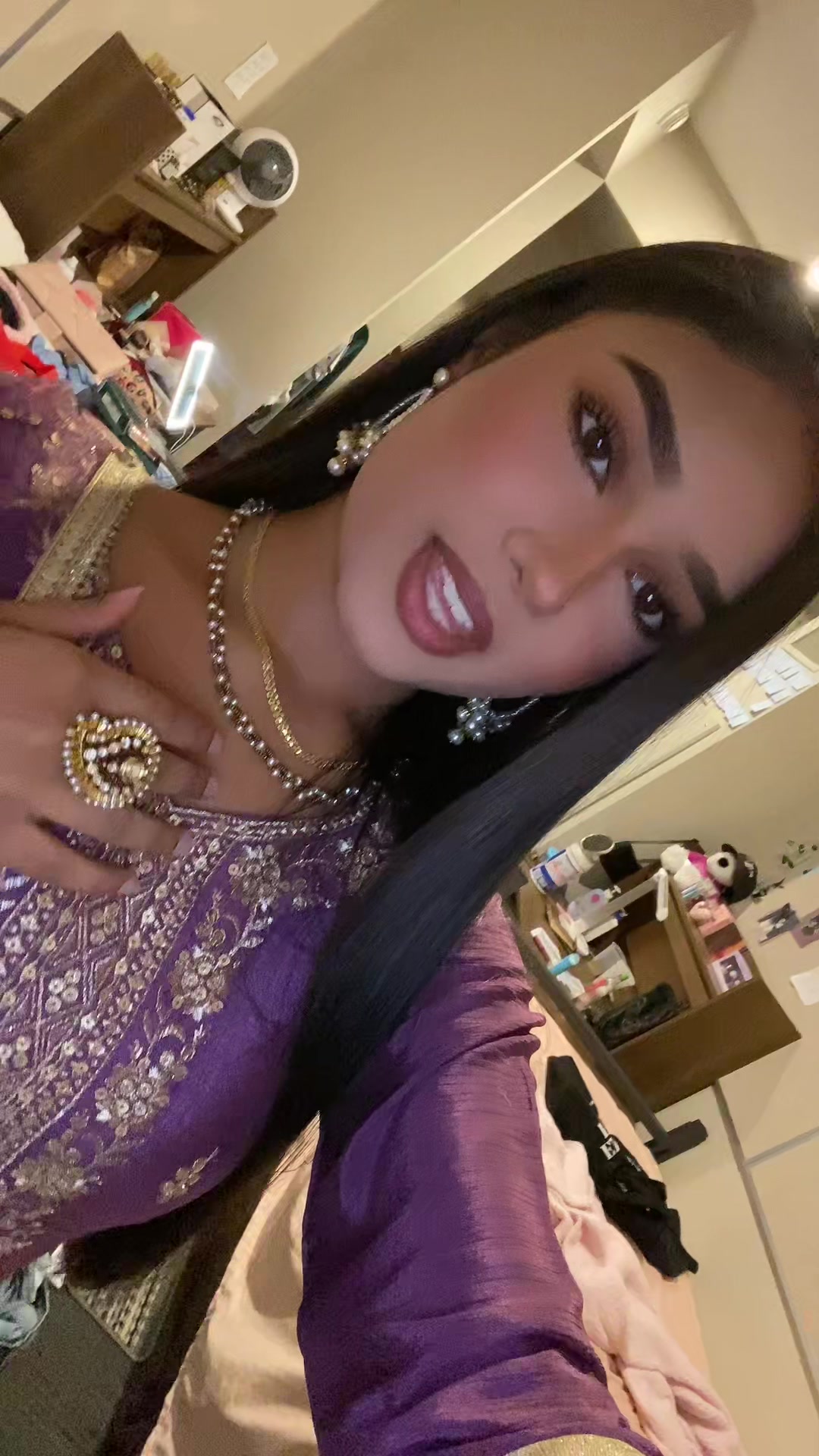 @alvina🖤
