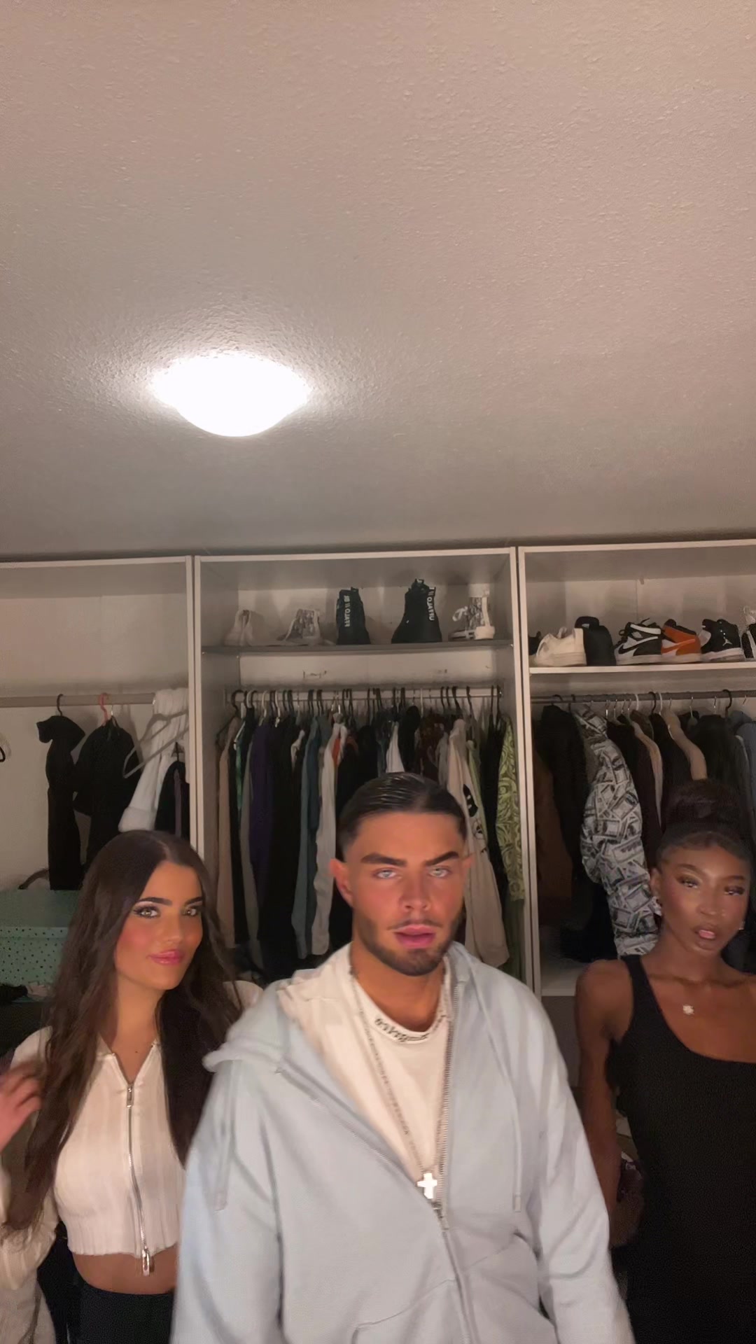 @𝔄𝔩𝔢𝔵𝔞𝔫𝔡𝔯𝔬𝔰