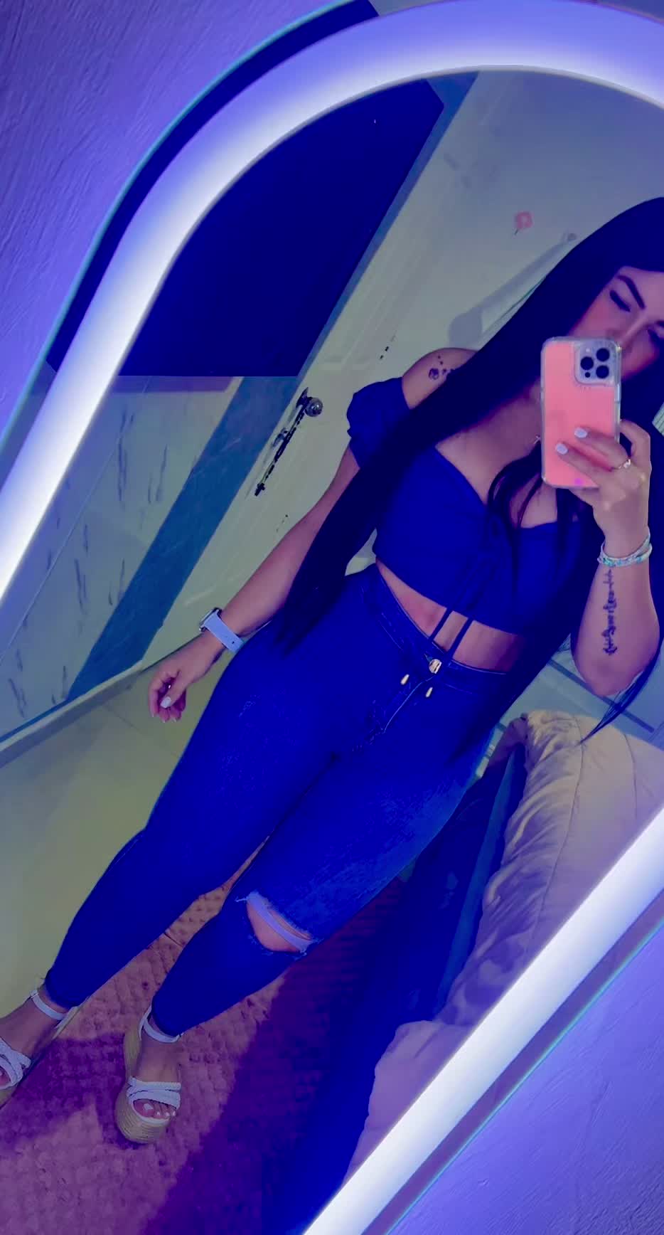 @Gina González