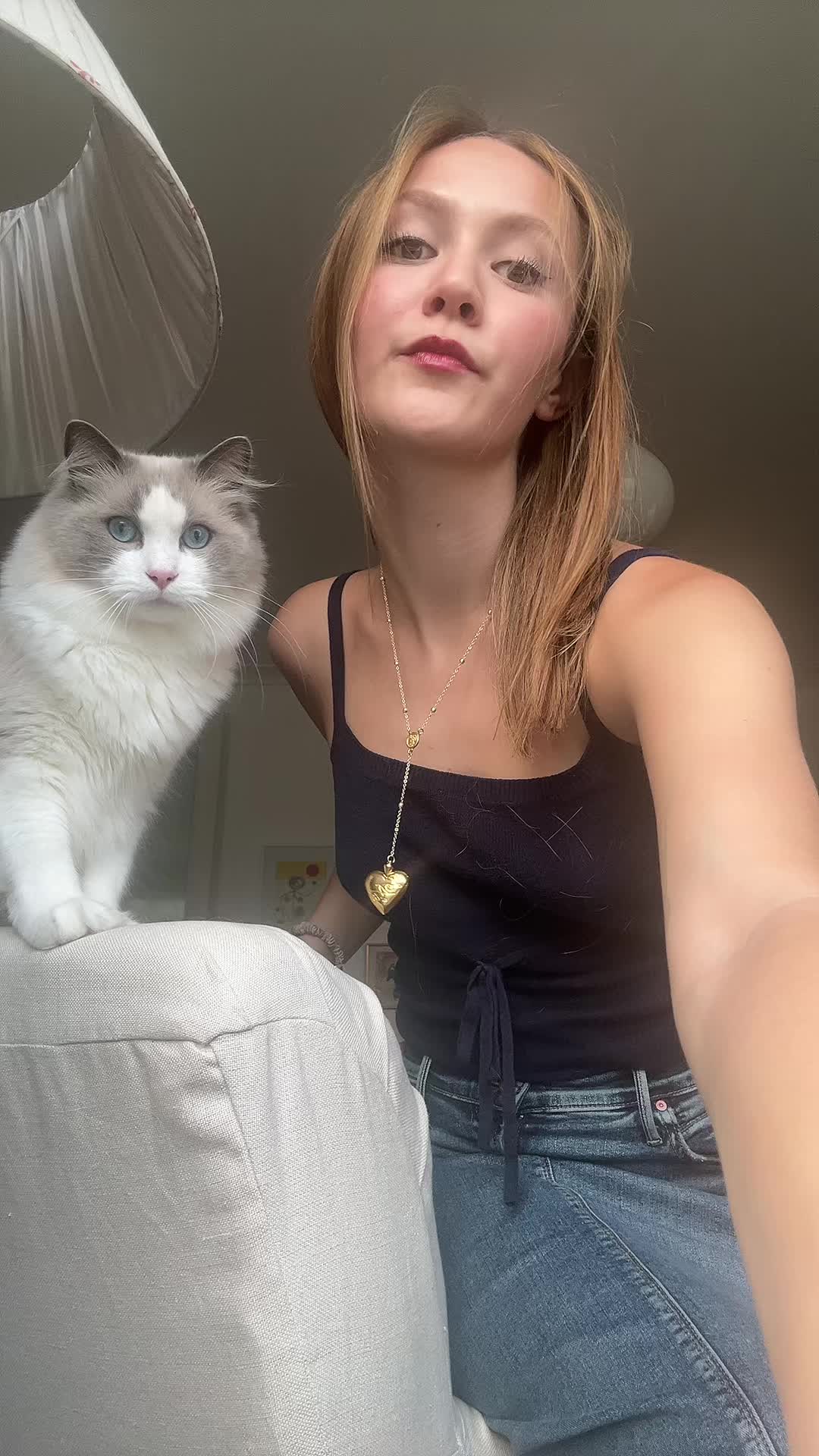 @irisapatow