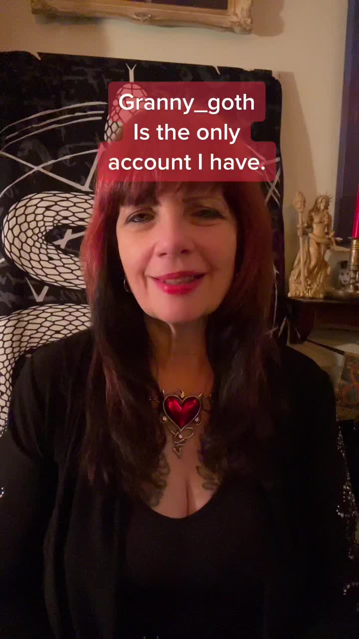 @Granny Goth Rauncie