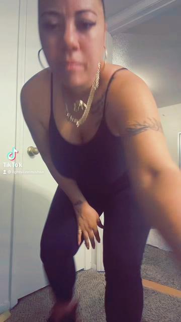 @_prettyredthang_