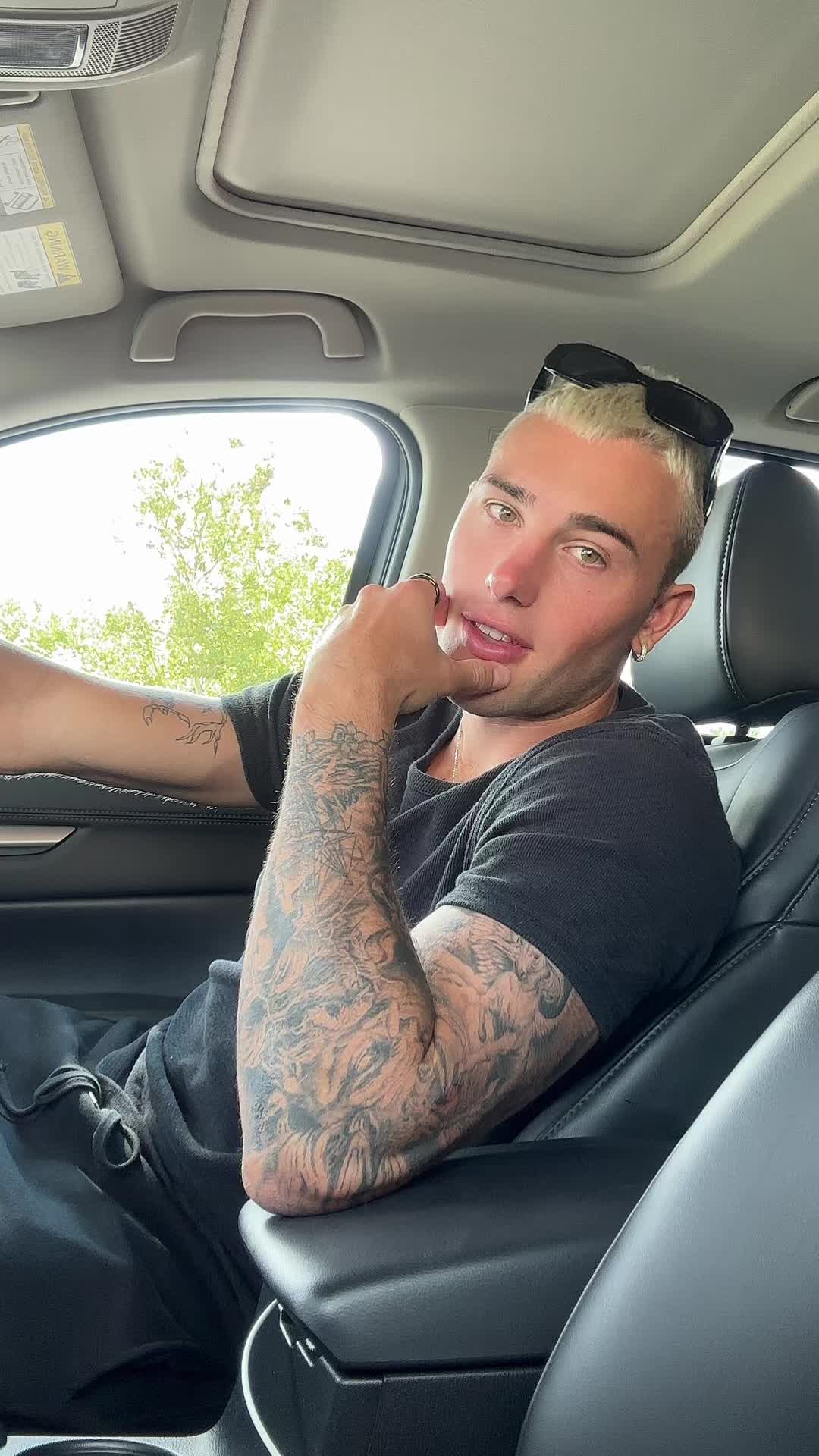 @🧝🏼