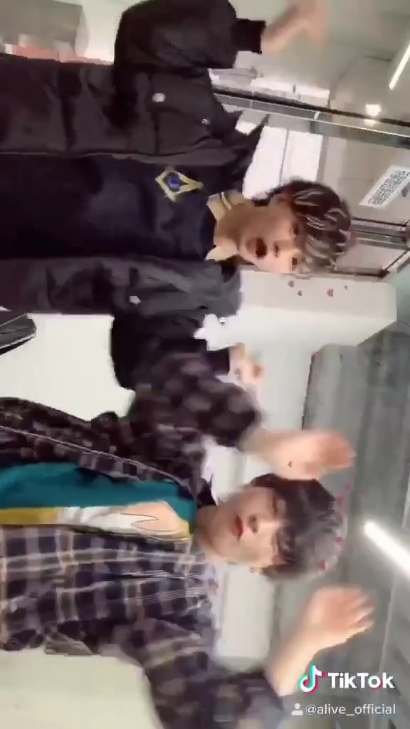 @ALIVE Official 公式