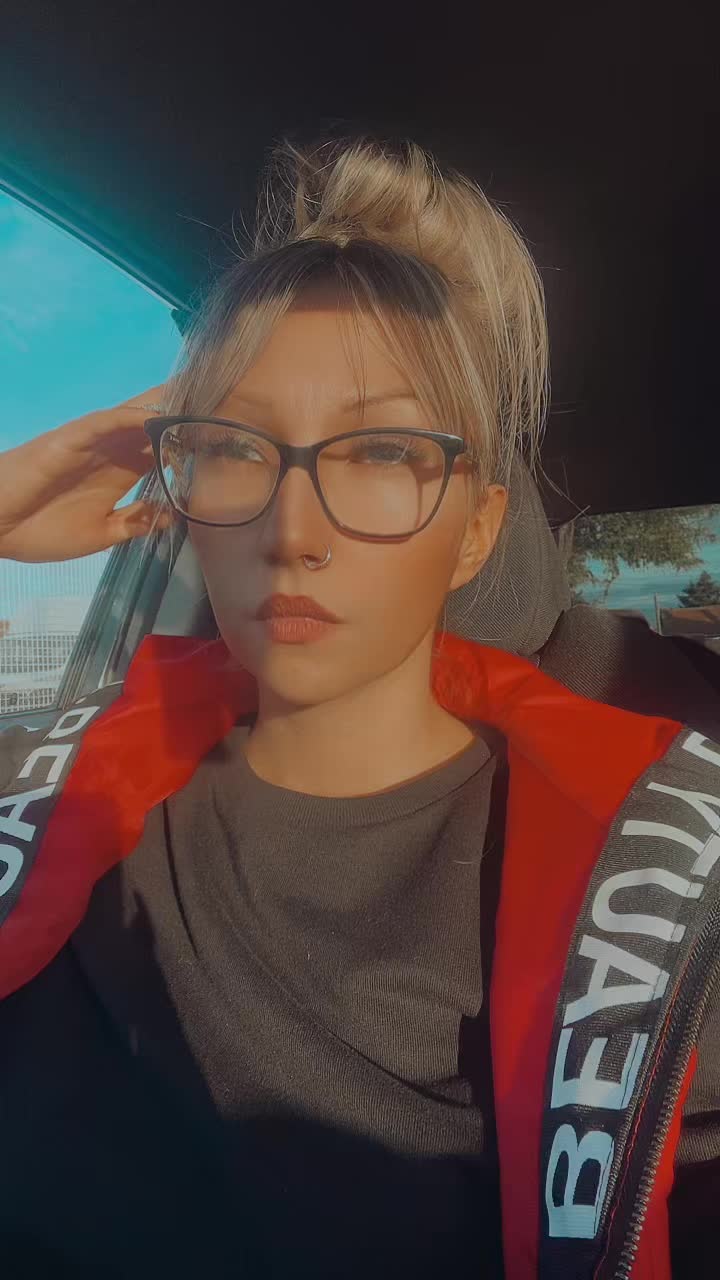 @SzoszkeB