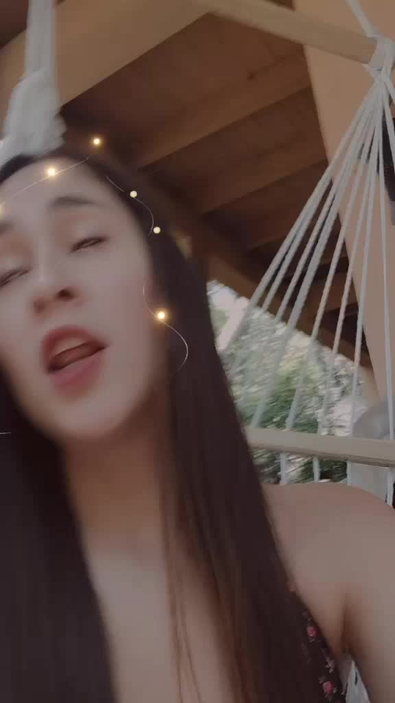 @Mariana España