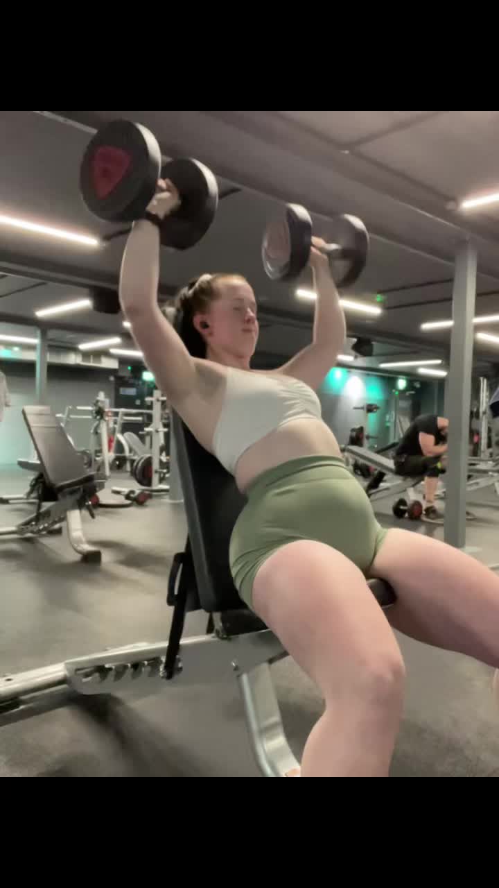 @hollyz12345