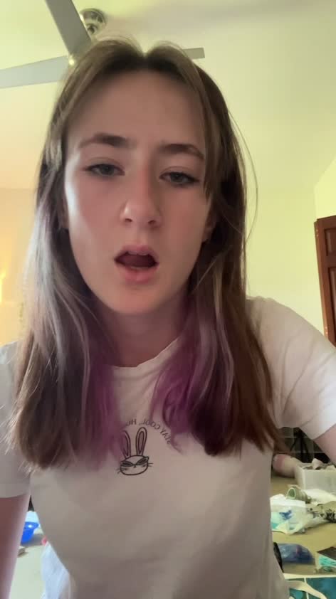 @•