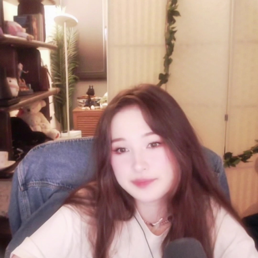 @୨୧ zzztinakitten