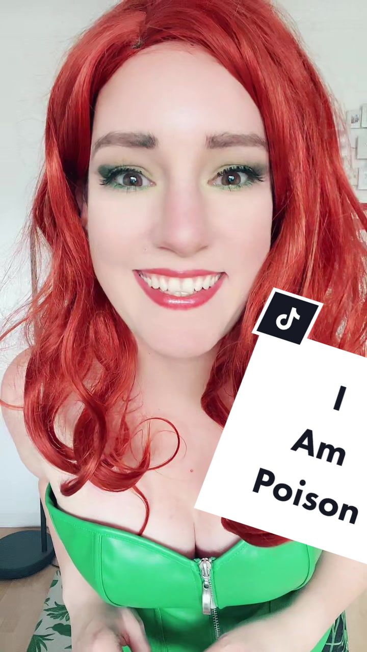 @The girl who cosplays