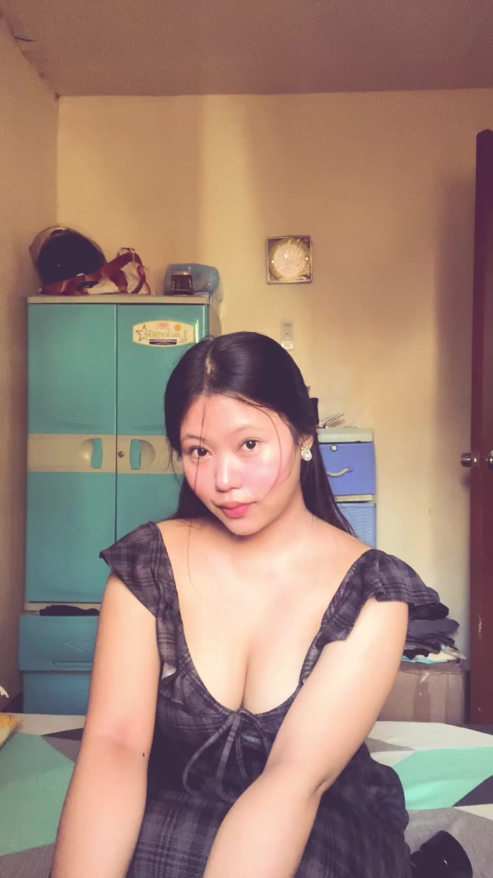 @:>