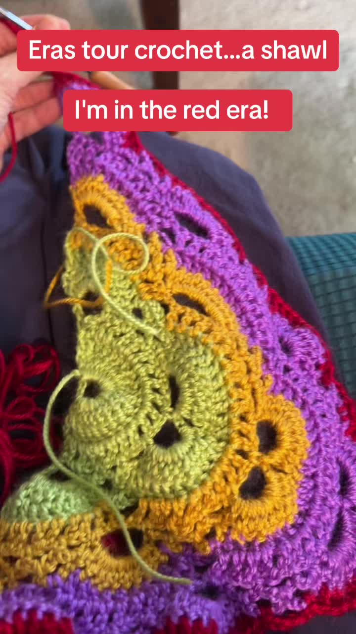 @vikkitheyarnbender