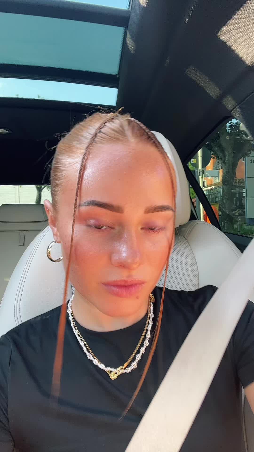 @leoonieb_