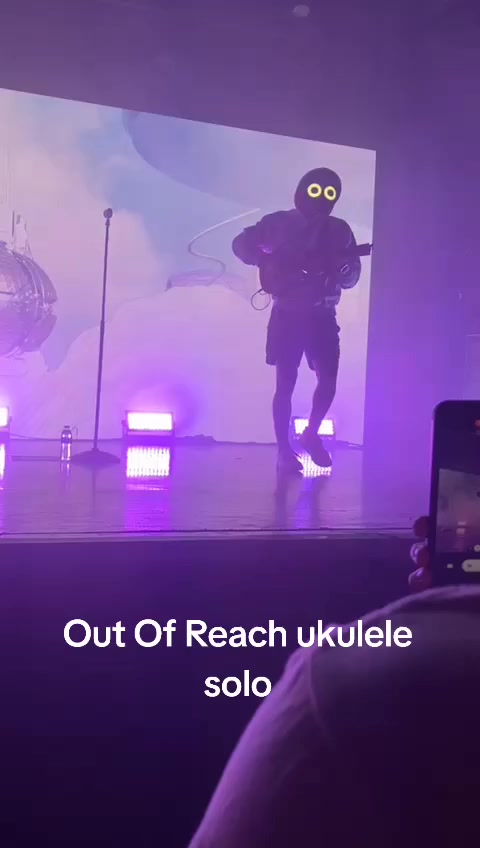@BoyWithUke Fanpage