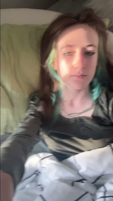 @•