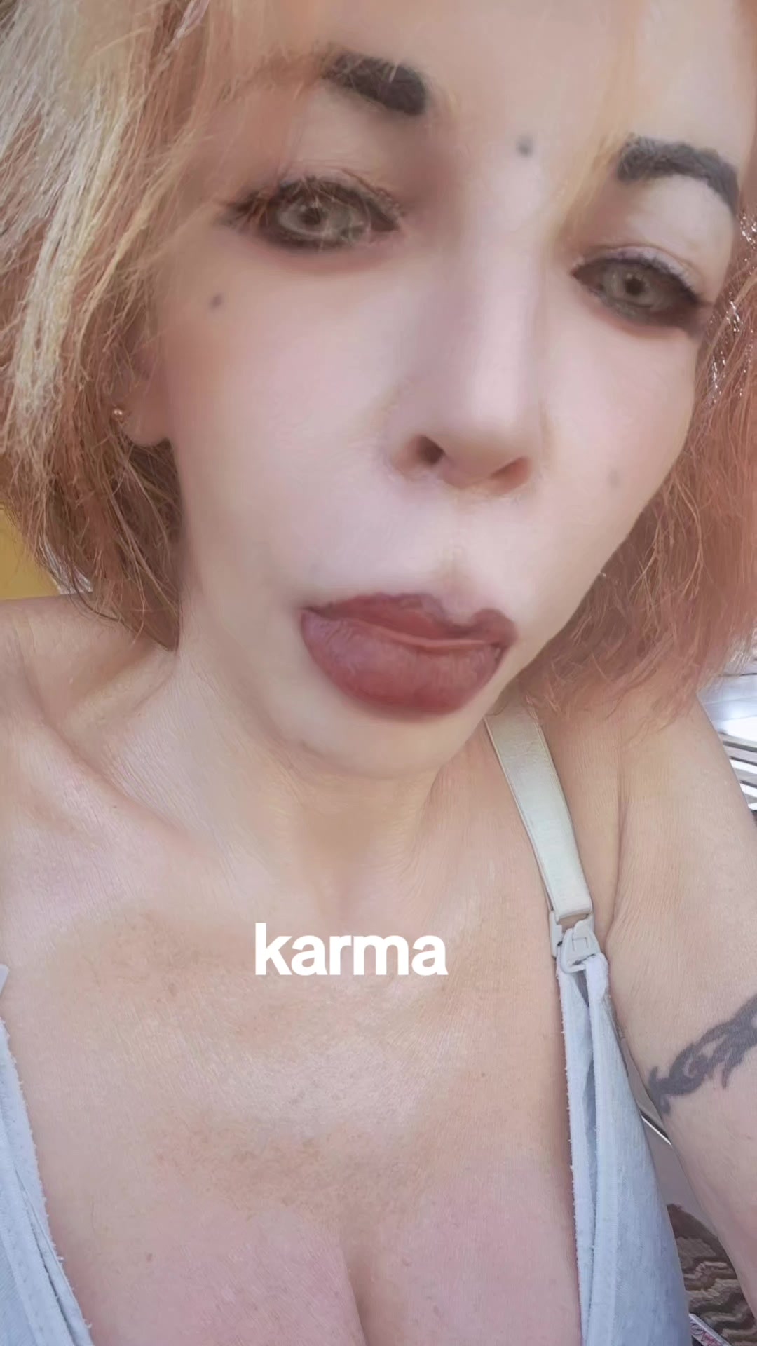 @anouchka