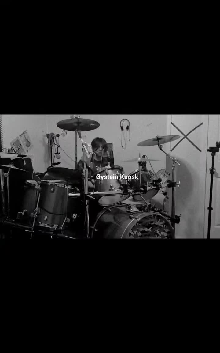 @Øystein Kaosk💿🖤🗡️