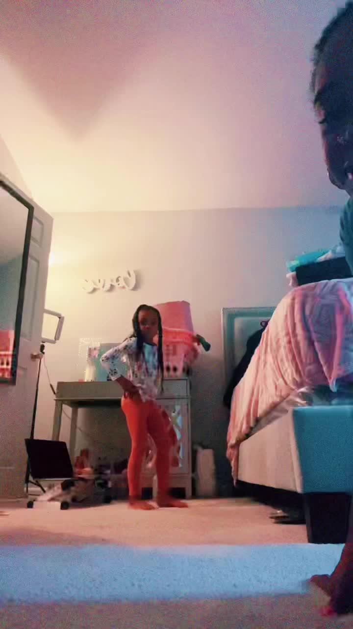 @LoveDesmoe