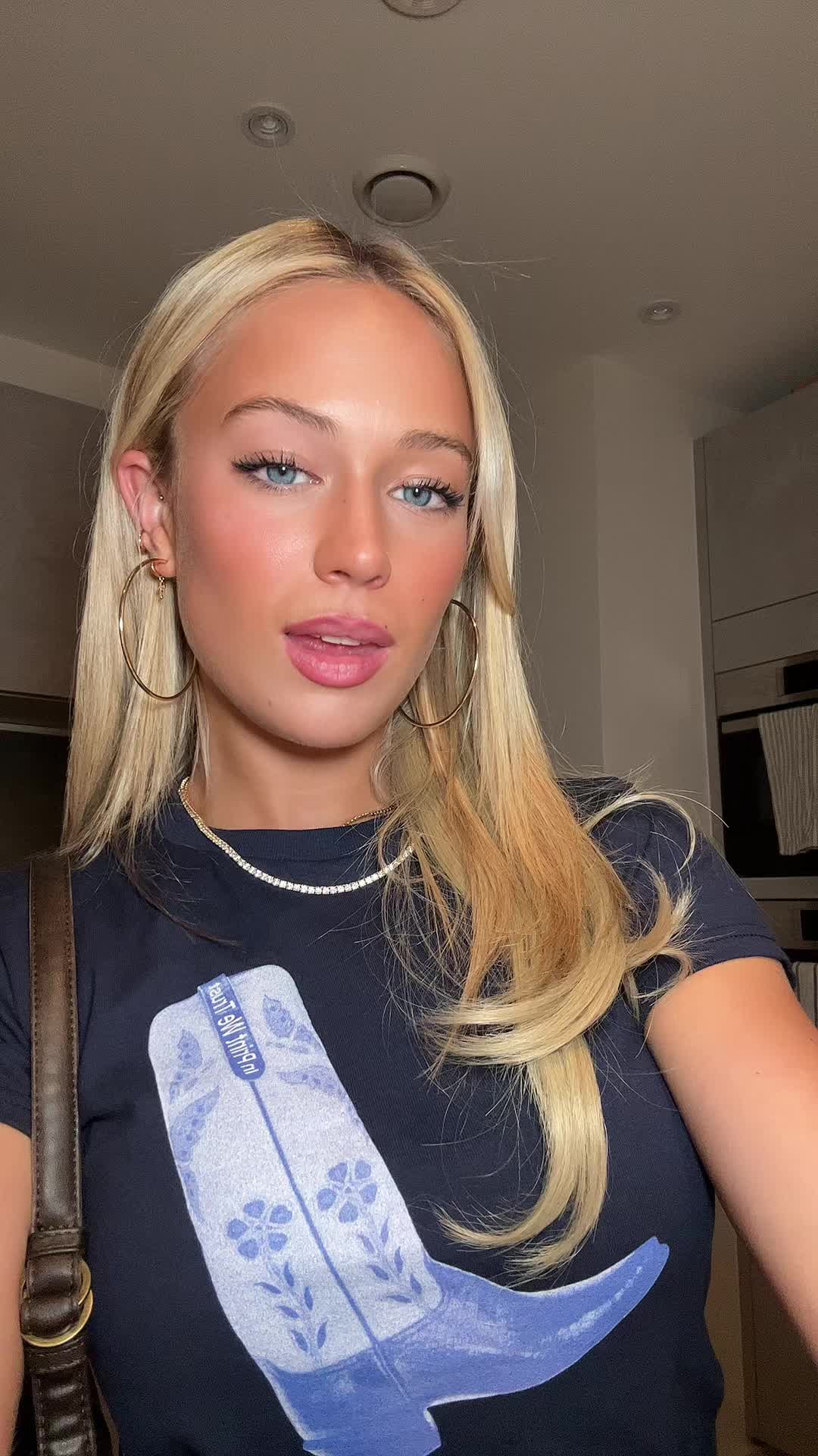 @ellabuffin