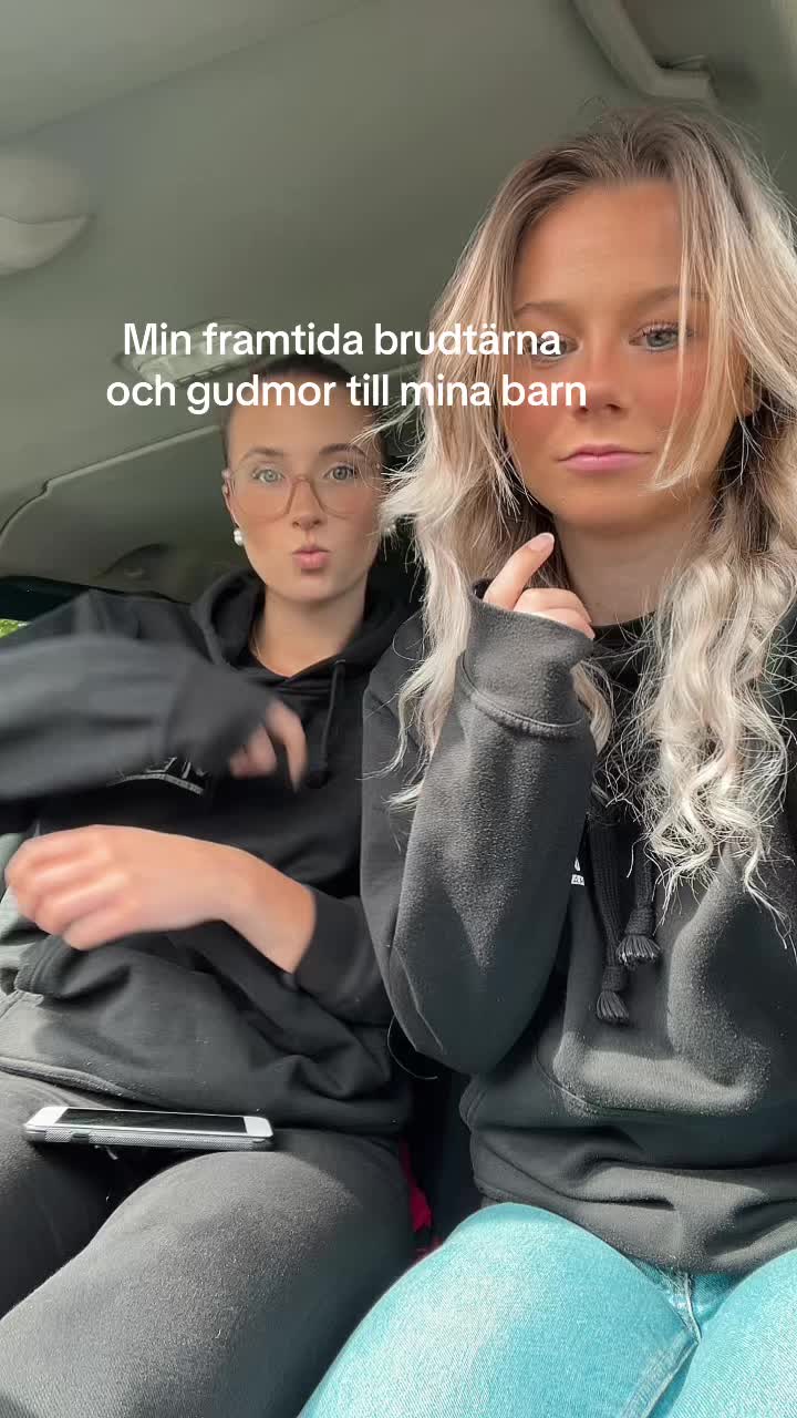 @Bella