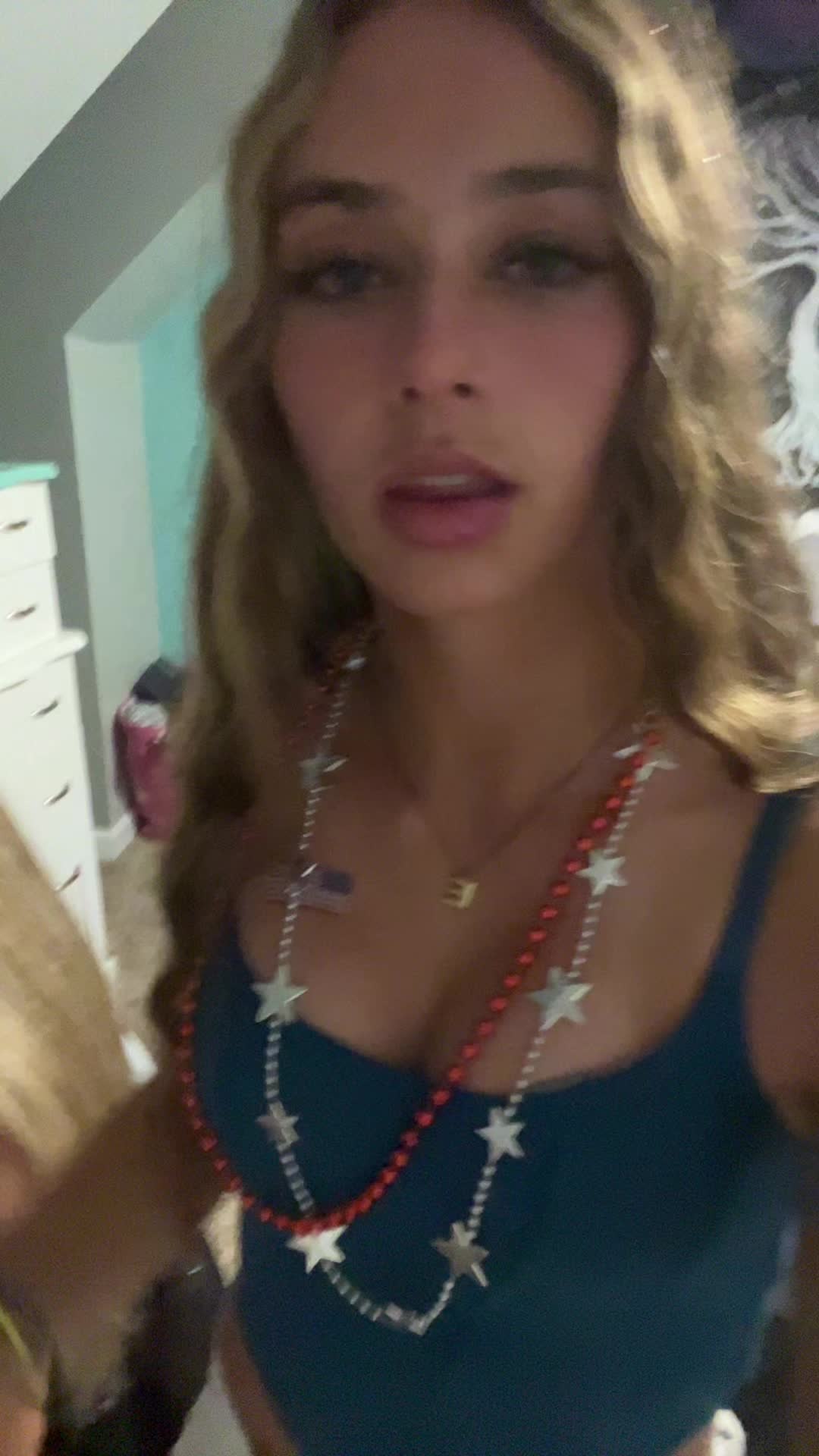 @Ella Bea