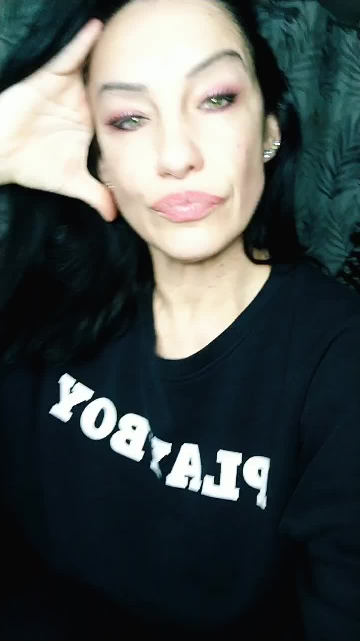 @Your.officebrunette